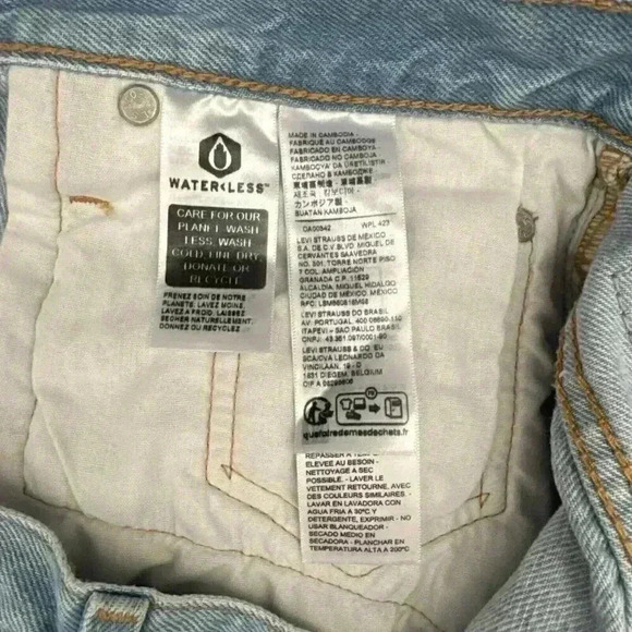 Levi's Women's 501 High Rise Denim Jean Shorts Regular Fit Light Wash - Picture 3 of 6